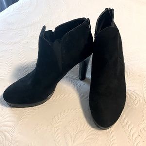 ND zip high heeled booties.